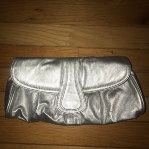Silver clutch with magnetic snap